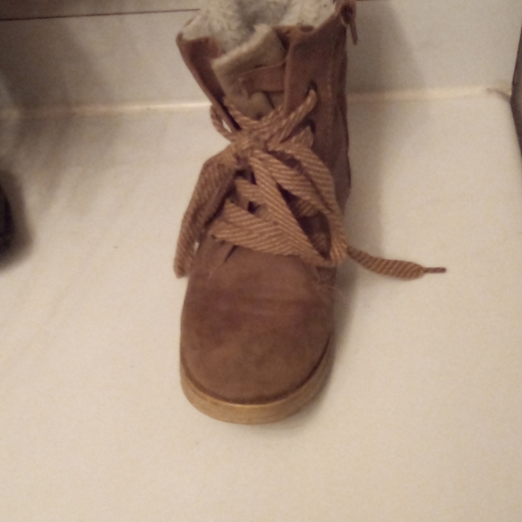 Boots - Picture 3 of 4